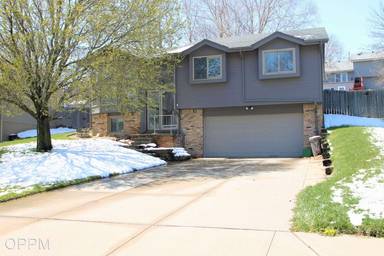 Main picture of 5512 N 128th St