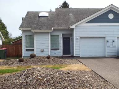 Main picture of 734 NW Date Ave