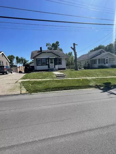 Main picture of 1325 N 4th Ave E