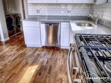 Main picture of 4758 S Michigan Ave