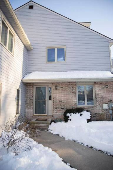 Main picture of 702 Pinebrooke Cir