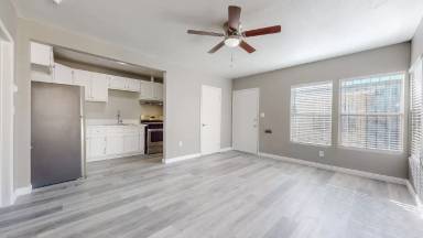 Main picture of 1000 N Sloan Ave
