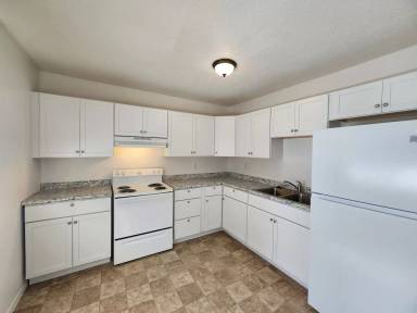 Main picture of 2875 S 6th Pl