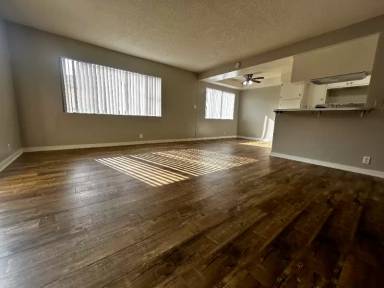 Main picture of 1001 E Stearns Ave