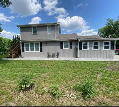 Main picture of 200 S 3rd St