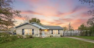 Main picture of 305 Williamsburg Dr