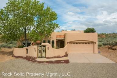 Main picture of 925 Chihuahua Rd NE