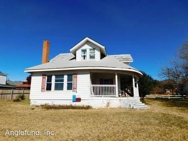 Main picture of 121 E Hill St