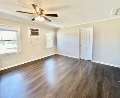 Main picture of 111 Calvin Ct
