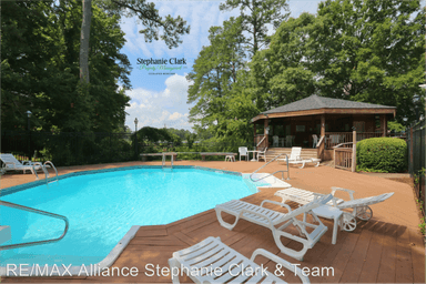 Main picture of 325 River Forest Rd