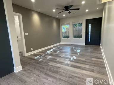 Main picture of 3211 W Alameda Ave