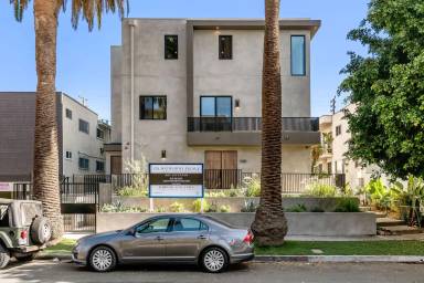 Main picture of 528-530 N Hayworth Ave