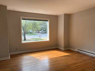 Main picture of 2028 W Pacific Ave