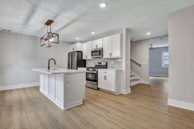 Main picture of 90 Hanover St