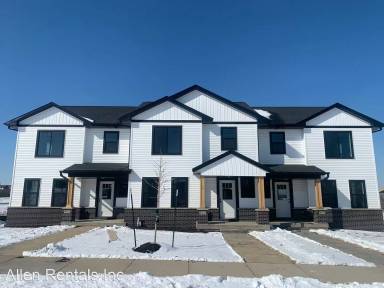 Main picture of 915 Aiden St