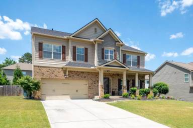 Main picture of 744 Evelyn Ln