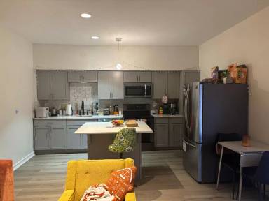 Main picture of 111 E 6th St