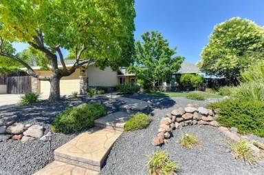 Main picture of 628 Flower Dr