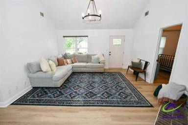 Main picture of 107 Molland Dr