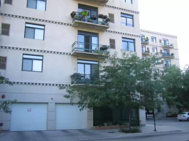 Main picture of 680 N Green St