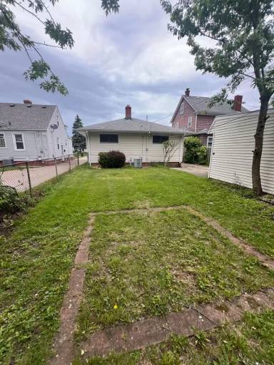Main picture of 9414 McCracken Blvd