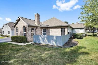 Main picture of 301 Villa Oaks Ln