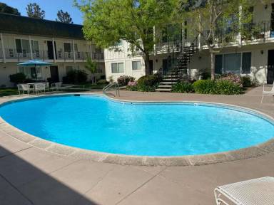 Main picture of 5090 N Roosevelt Ave