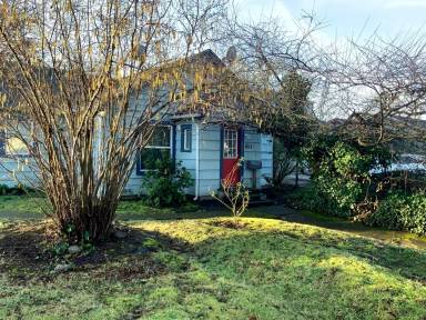 Main picture of 1616 W 8th Ave