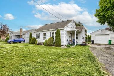 Main picture of 256 Webster St