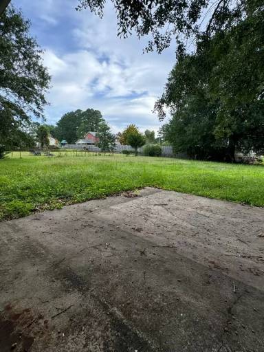 Main picture of 2005 Oakwood Dr