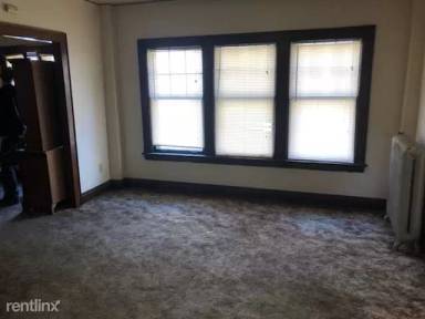 Main picture of 2912 W Wells St