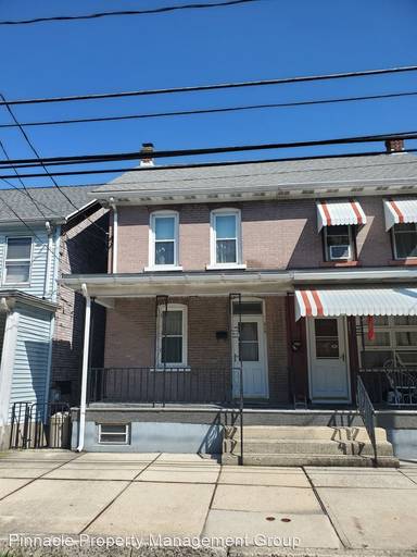 Main picture of 328 W Railroad St