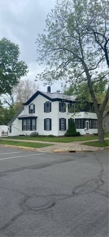 Main picture of 829 Division St