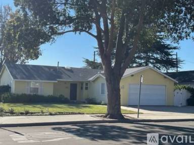 Main picture of 5690 Larkin St