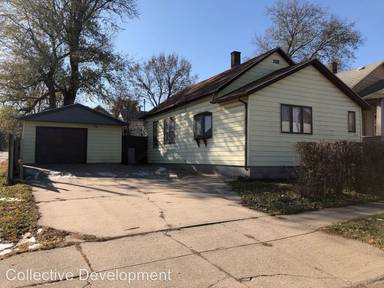 Main picture of 1015 Center St