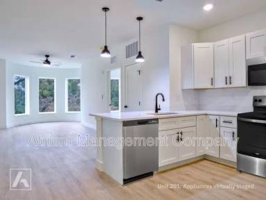 Main picture of 221 S Bumby Ave