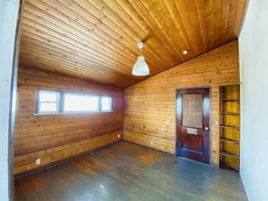 Main picture of 1070 W Santa Ana Blvd