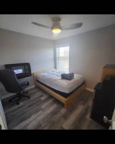 Main picture of 4 Woodcrest Dr