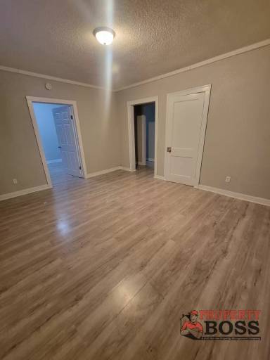 Main picture of 1502 Broadway St