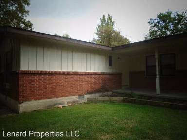 Main picture of 202 W Sycamore St