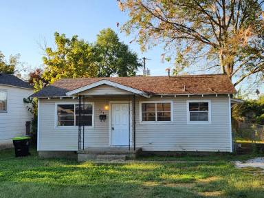 Main picture of 331 E 13th St