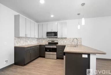 Main picture of 2076 S Cherokee St