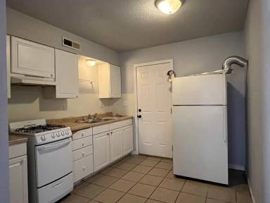 Main picture of 129 N Duck St