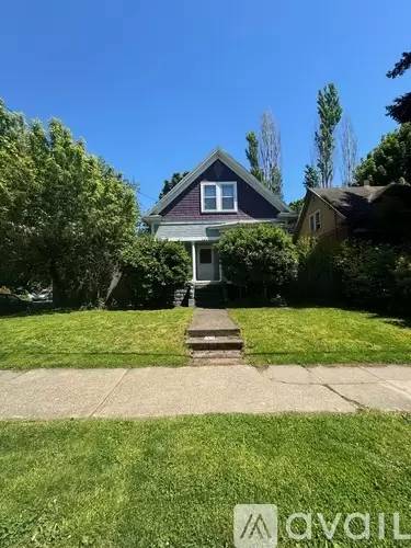 Main picture of 634 NE 28th Ave