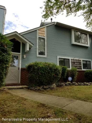 Main picture of 5 Hickory Ct