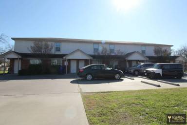 Main picture of 401 W Avenue E