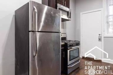 Main picture of 906 W Montrose Ave