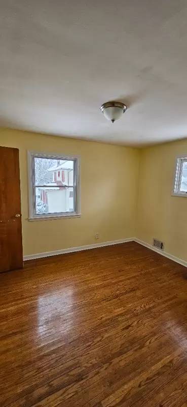 Main picture of 2820 Lake Ave