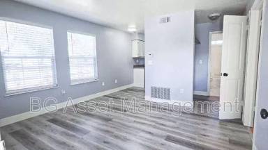 Main picture of 601 W 6th St