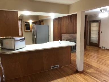 Main picture of 32 University Ct